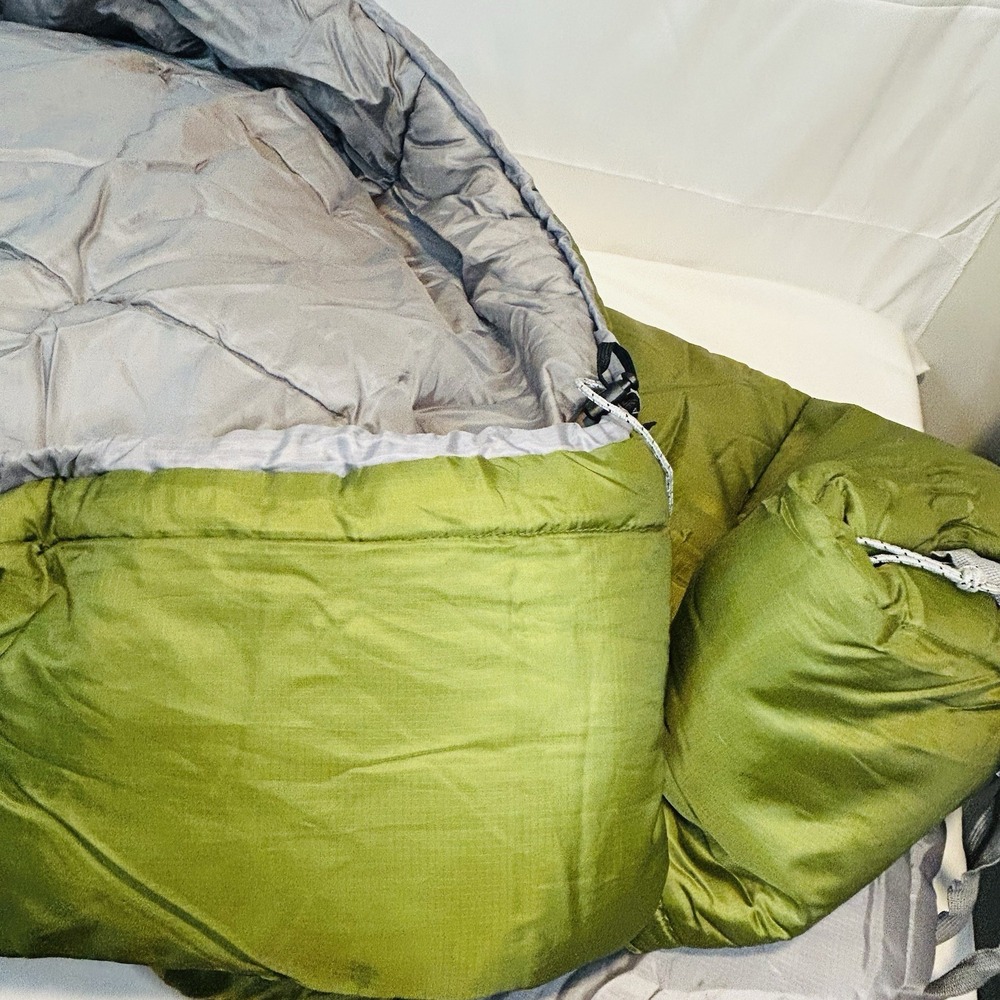 Kelty Sleeping Bag Corona Regular 20 Degree Right Zipper 34" x 80" Green Grey - Picture 13 of 16